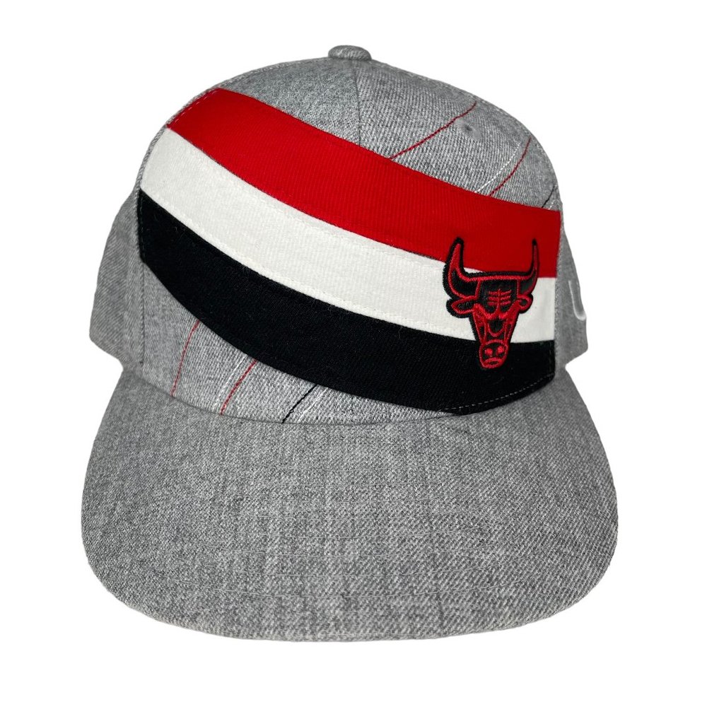 Vintage Chicago Bulls Grey/Black/Red/White Fitted Cap Baseball Hat(Size 6 7/8)